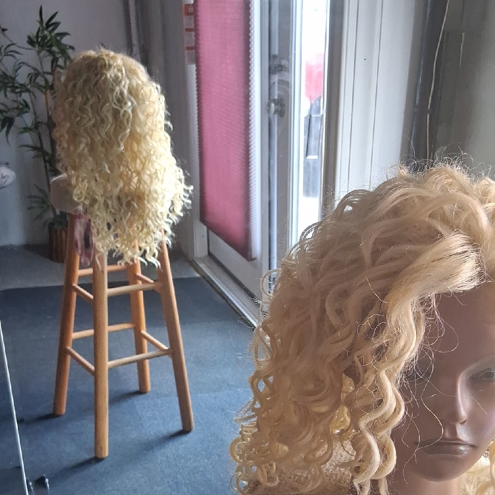 Swiss Lacewig Curly Blonde Layered Wig with Voluminous Curls